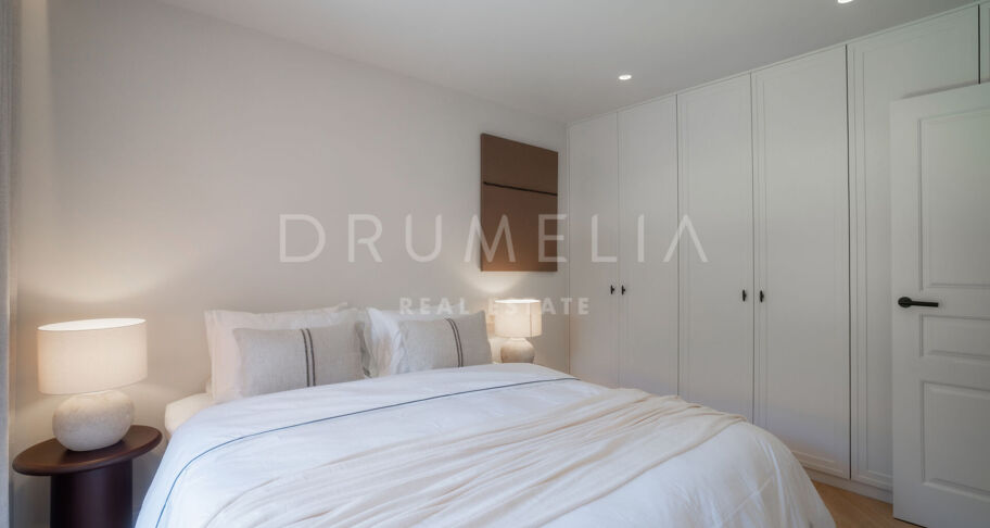 Duplex-Penthouse mit Panoramablick und Luxus-Außenbereichen in Nueva Andalucía