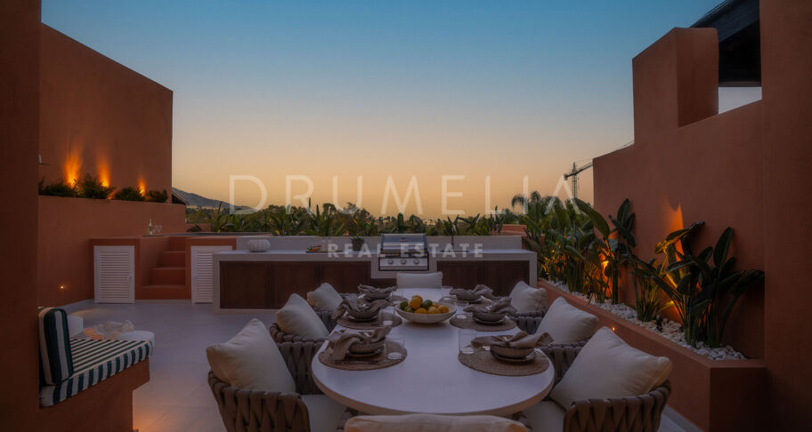 Duplex-Penthouse mit Panoramablick und Luxus-Außenbereichen in Nueva Andalucía