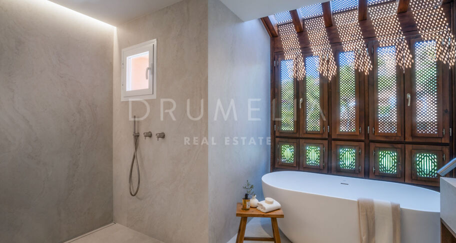 Duplex-Penthouse mit Panoramablick und Luxus-Außenbereichen in Nueva Andalucía