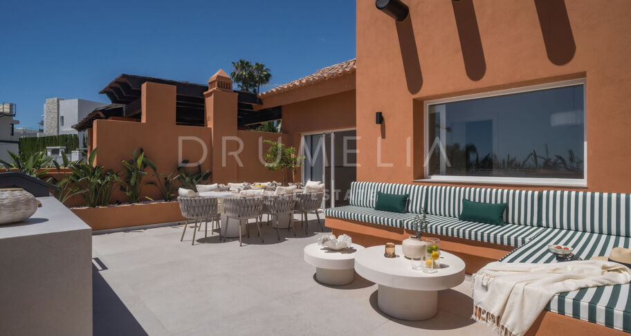 Duplex-Penthouse mit Panoramablick und Luxus-Außenbereichen in Nueva Andalucía