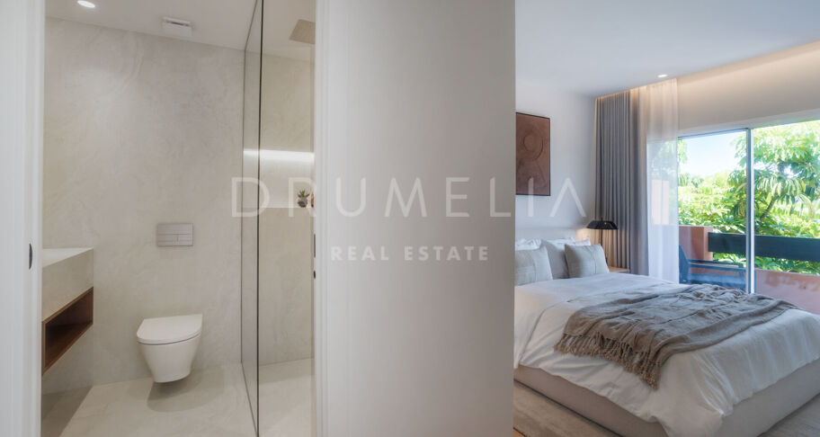 Duplex-Penthouse mit Panoramablick und Luxus-Außenbereichen in Nueva Andalucía