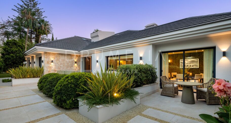 Villa Solstice - Wyjątkowa Willa Frontowa przy Polu Golfowym w Sercu Nueva Andalucía, Marbella