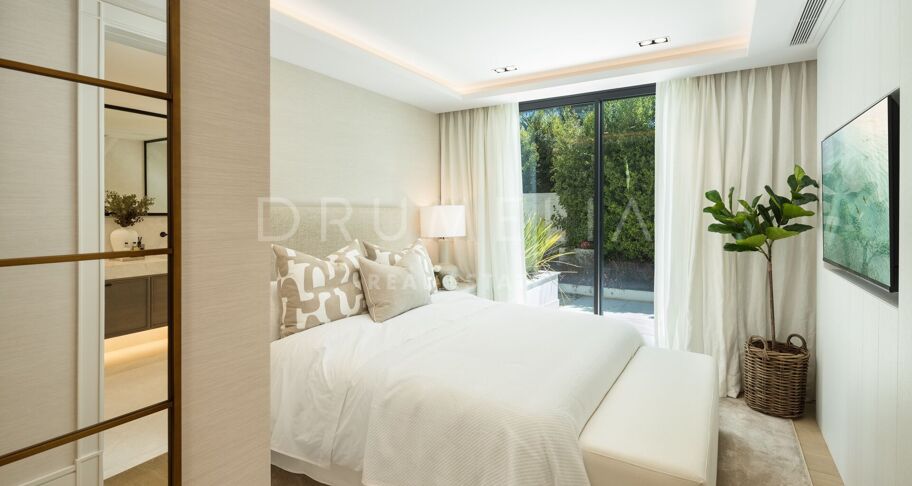 Villa Solstice - Wyjątkowa Willa Frontowa przy Polu Golfowym w Sercu Nueva Andalucía, Marbella
