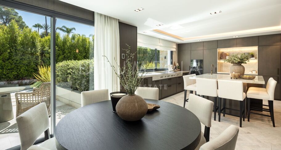 Villa Solstice - Wyjątkowa Willa Frontowa przy Polu Golfowym w Sercu Nueva Andalucía, Marbella