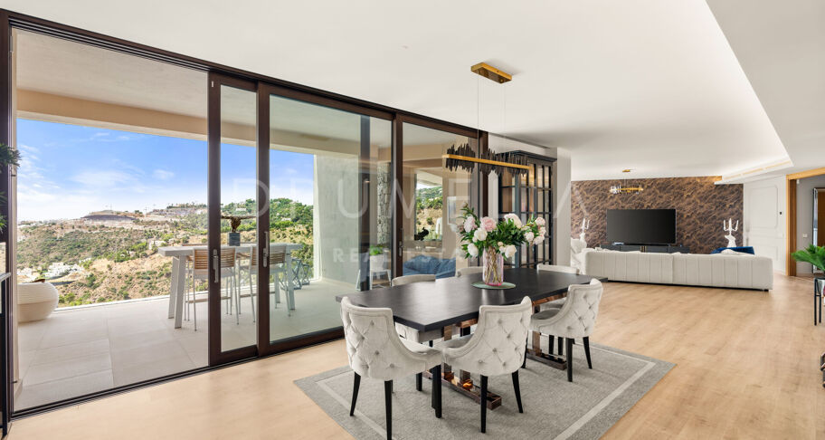 Luxuriöses, großzügiges Apartment mit Panoramablick aufs Meer in La Quinta, Benahavís