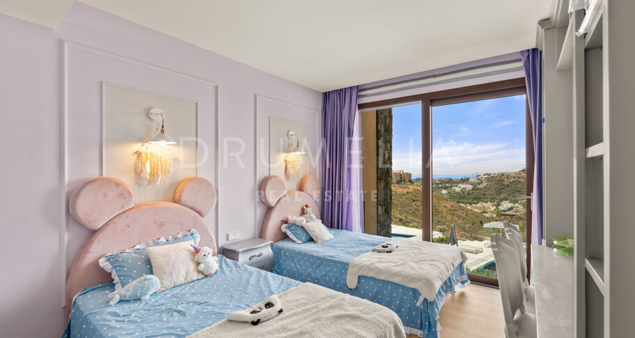 Luxuriöses, großzügiges Apartment mit Panoramablick aufs Meer in La Quinta, Benahavís