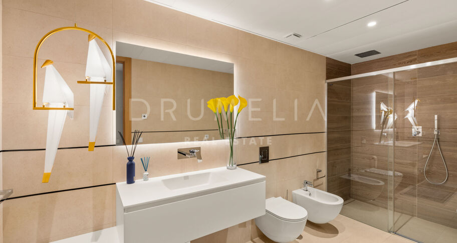 Luxuriöses, großzügiges Apartment mit Panoramablick aufs Meer in La Quinta, Benahavís