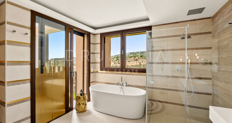 Luxuriöses, großzügiges Apartment mit Panoramablick aufs Meer in La Quinta, Benahavís