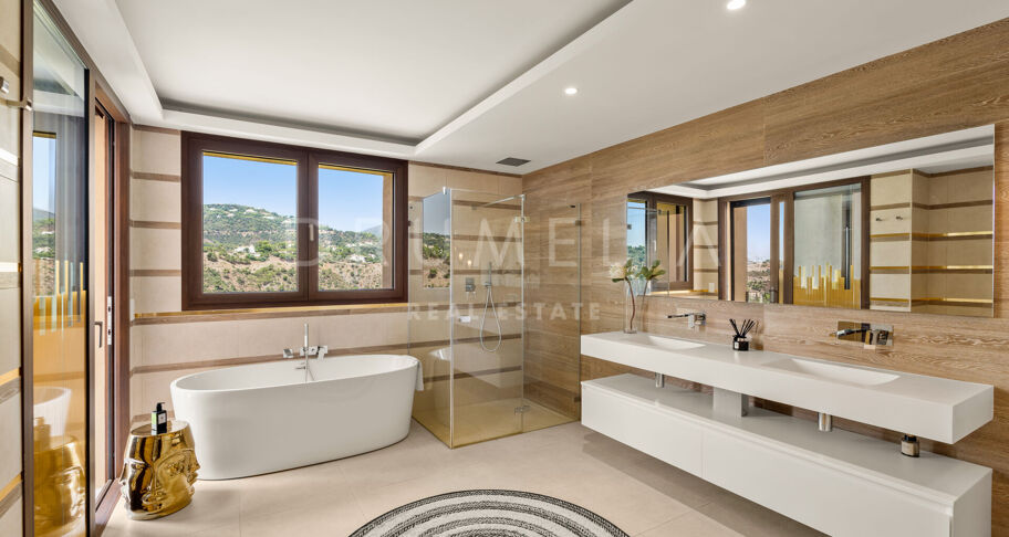 Luxuriöses, großzügiges Apartment mit Panoramablick aufs Meer in La Quinta, Benahavís
