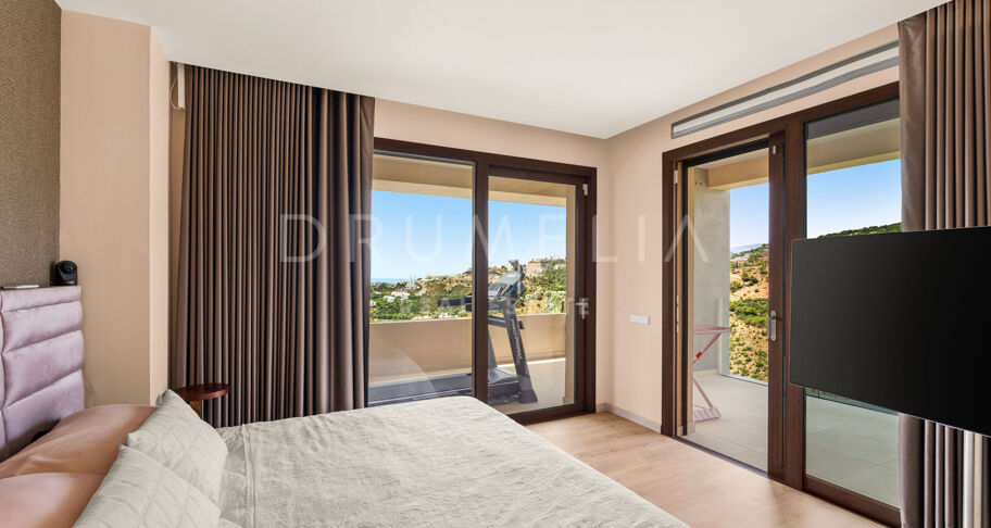 Luxuriöses, großzügiges Apartment mit Panoramablick aufs Meer in La Quinta, Benahavís