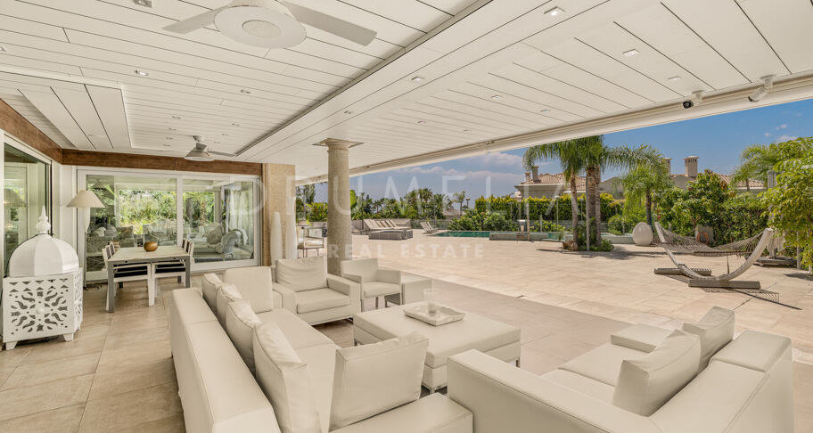 Prywatna willa z eleganckim wnętrzem i przestronnym układem w Bahía de Marbella