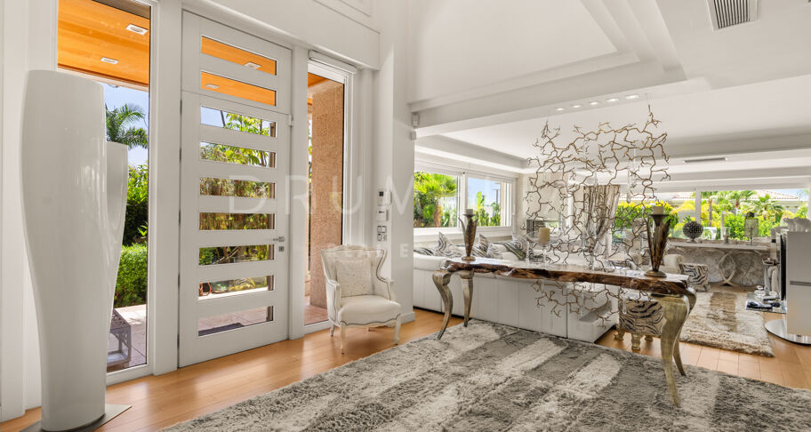 Prywatna willa z eleganckim wnętrzem i przestronnym układem w Bahía de Marbella