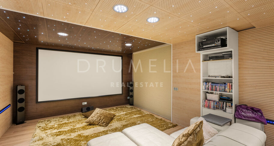 Prywatna willa z eleganckim wnętrzem i przestronnym układem w Bahía de Marbella