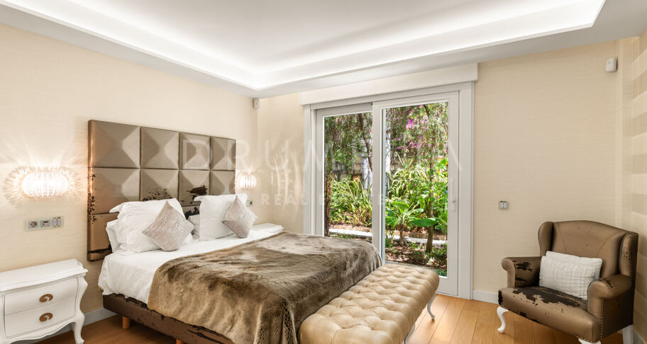 Prywatna willa z eleganckim wnętrzem i przestronnym układem w Bahía de Marbella