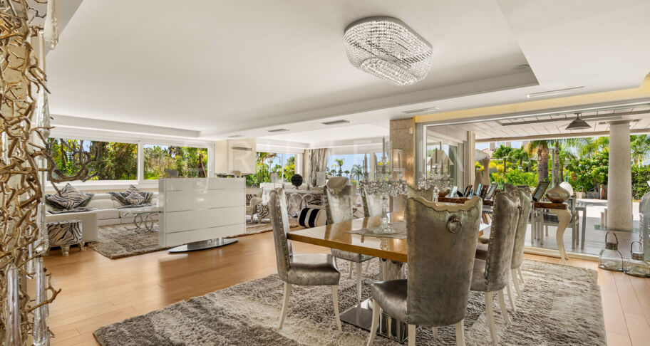 Prywatna willa z eleganckim wnętrzem i przestronnym układem w Bahía de Marbella