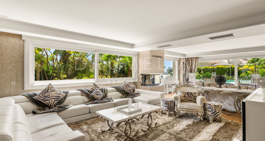 Prywatna willa z eleganckim wnętrzem i przestronnym układem w Bahía de Marbella