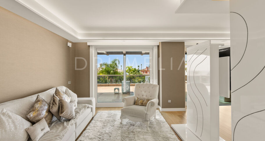 Prywatna willa z eleganckim wnętrzem i przestronnym układem w Bahía de Marbella