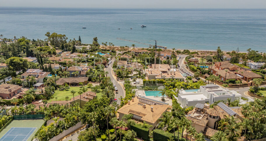 Prywatna willa z eleganckim wnętrzem i przestronnym układem w Bahía de Marbella