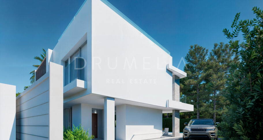 Moderne villa te koop in Estepona met dakterras