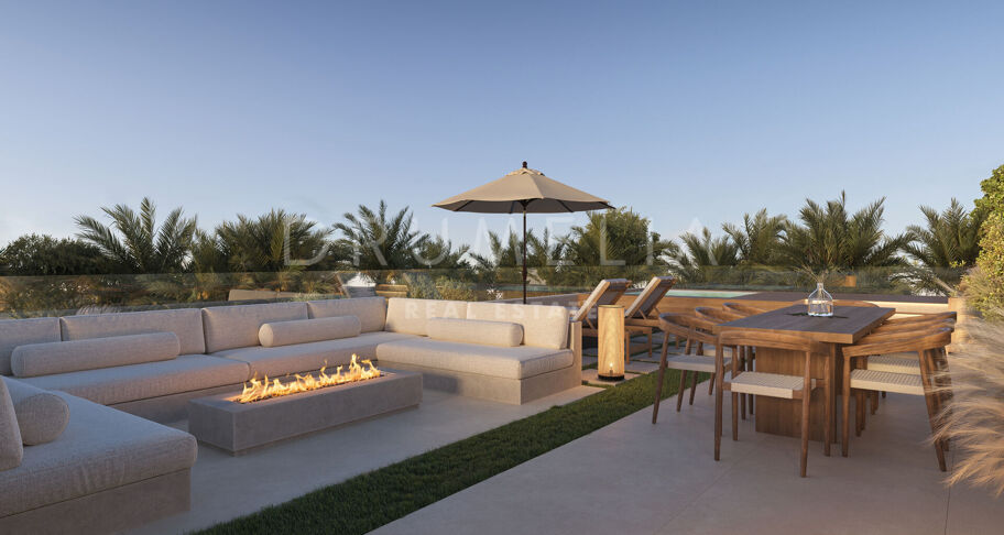 Moderne villa te koop in Estepona met dakterras