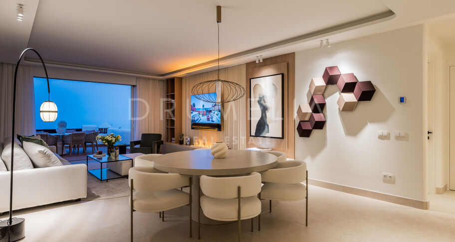 Penthouse aan het strand in Bahía del Velerín met zeezicht, dakterras en luxe afwerking.