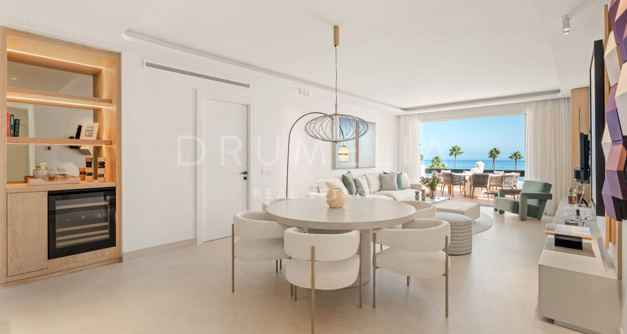 Penthouse aan het strand in Bahía del Velerín met zeezicht, dakterras en luxe afwerking.