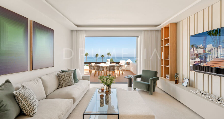 Penthouse aan het strand in Bahía del Velerín met zeezicht, dakterras en luxe afwerking.