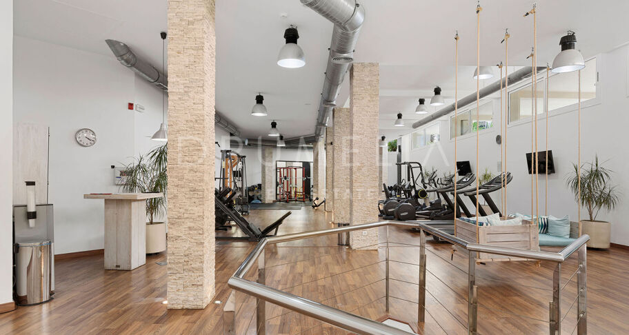 Luksusowy Dwupoziomowy Apartament z Widokiem na Morze w Aloha Hill Club, w Sercu Nueva Andalucía