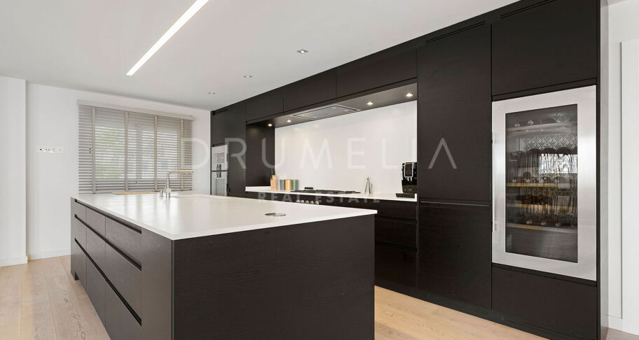 Luksusowy Dwupoziomowy Apartament z Widokiem na Morze w Aloha Hill Club, w Sercu Nueva Andalucía