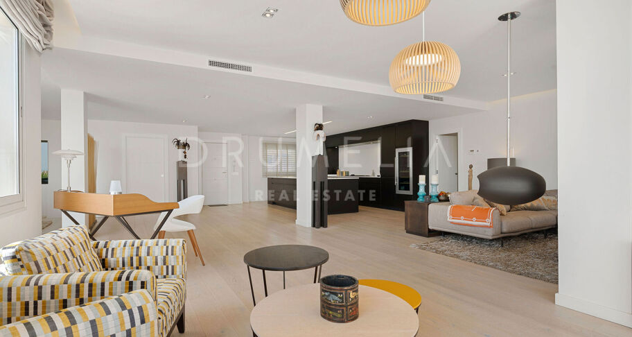 Luksusowy Dwupoziomowy Apartament z Widokiem na Morze w Aloha Hill Club, w Sercu Nueva Andalucía