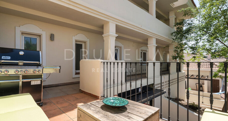 Luksusowy Dwupoziomowy Apartament z Widokiem na Morze w Aloha Hill Club, w Sercu Nueva Andalucía
