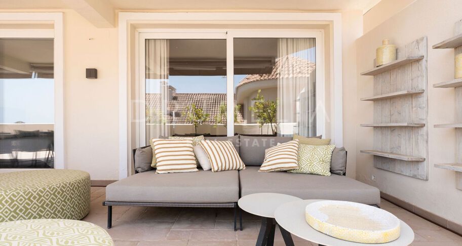 Luksusowy Dwupoziomowy Apartament z Widokiem na Morze w Aloha Hill Club, w Sercu Nueva Andalucía