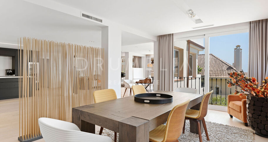Luksusowy Dwupoziomowy Apartament z Widokiem na Morze w Aloha Hill Club, w Sercu Nueva Andalucía