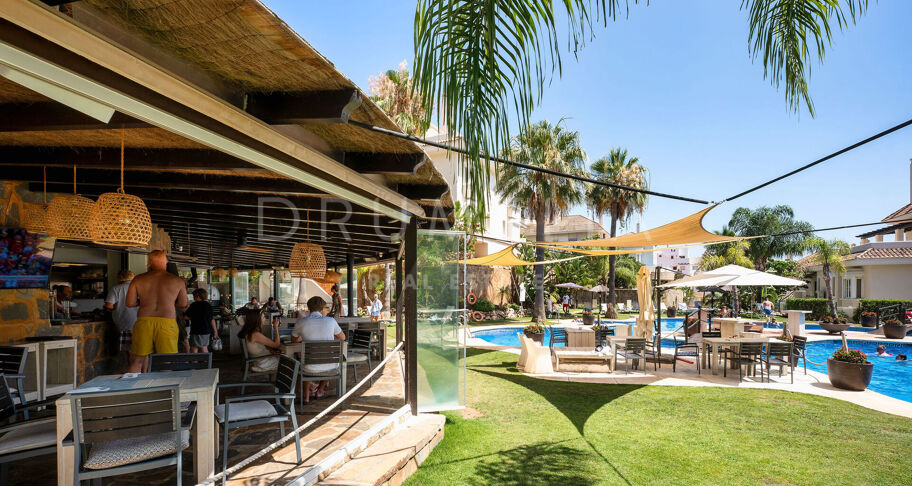 Luksusowy Dwupoziomowy Apartament z Widokiem na Morze w Aloha Hill Club, w Sercu Nueva Andalucía