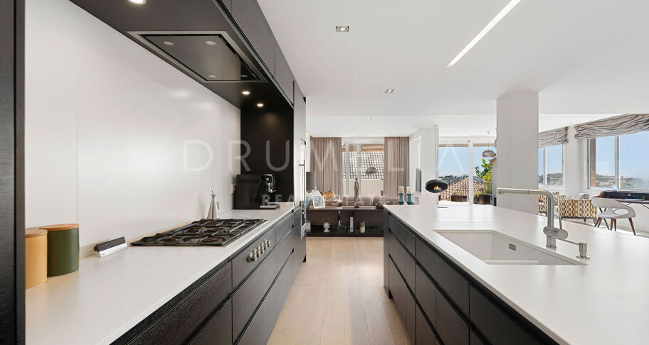 Luksusowy Dwupoziomowy Apartament z Widokiem na Morze w Aloha Hill Club, w Sercu Nueva Andalucía