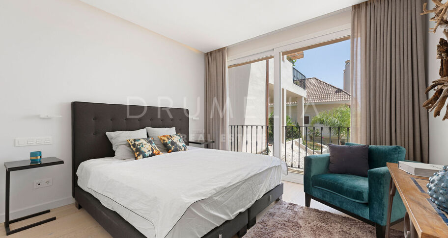 Luksusowy Dwupoziomowy Apartament z Widokiem na Morze w Aloha Hill Club, w Sercu Nueva Andalucía
