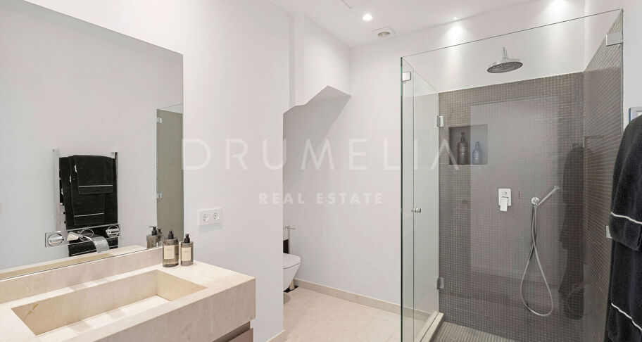 Luksusowy Dwupoziomowy Apartament z Widokiem na Morze w Aloha Hill Club, w Sercu Nueva Andalucía