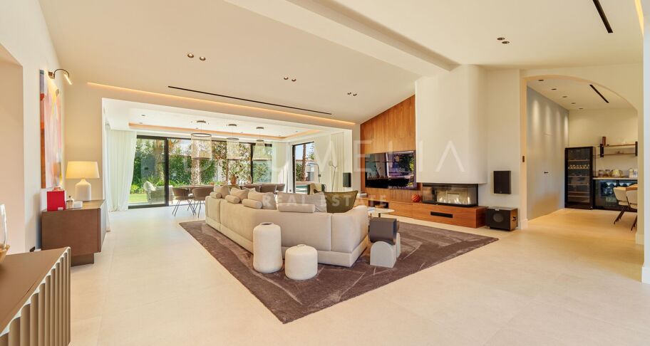 Private Contemporary Oasis in Puerto Banús