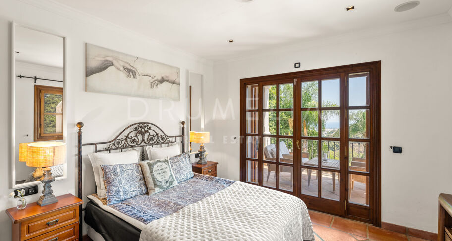 Andalusian Charm with Panoramic Horizons in El Madroñal, Benahavís