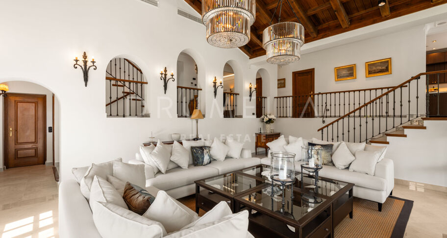 Andalusian Charm with Panoramic Horizons in El Madroñal, Benahavís