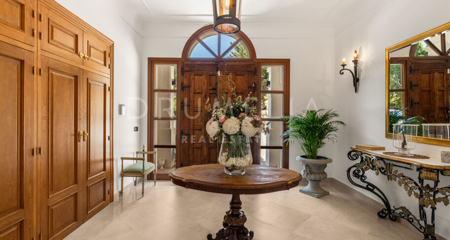Andalusian Charm with Panoramic Horizons in El Madroñal, Benahavís