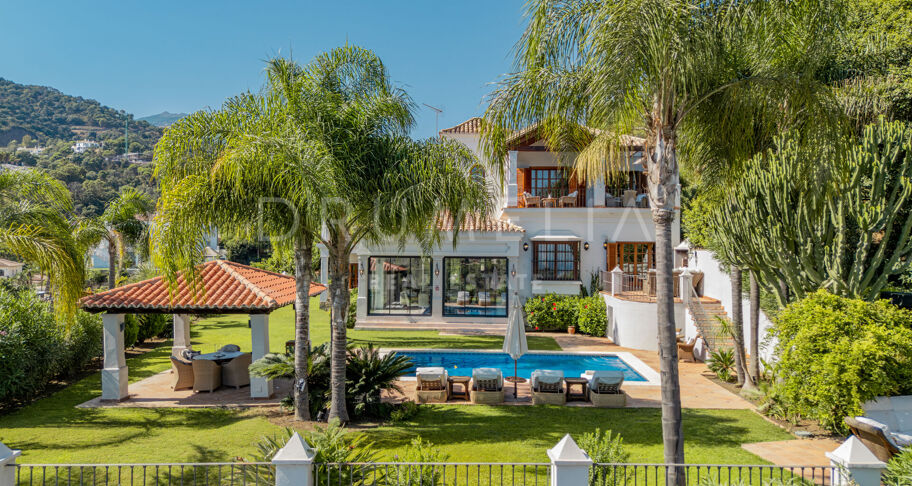 Andalusian Charm with Panoramic Horizons in El Madroñal, Benahavís