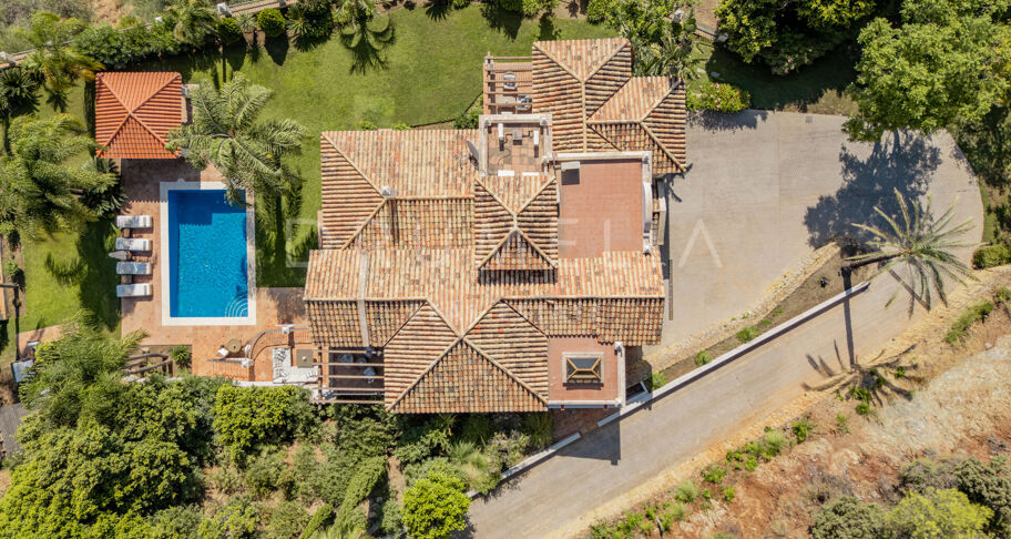 Andalusian Charm with Panoramic Horizons in El Madroñal, Benahavís