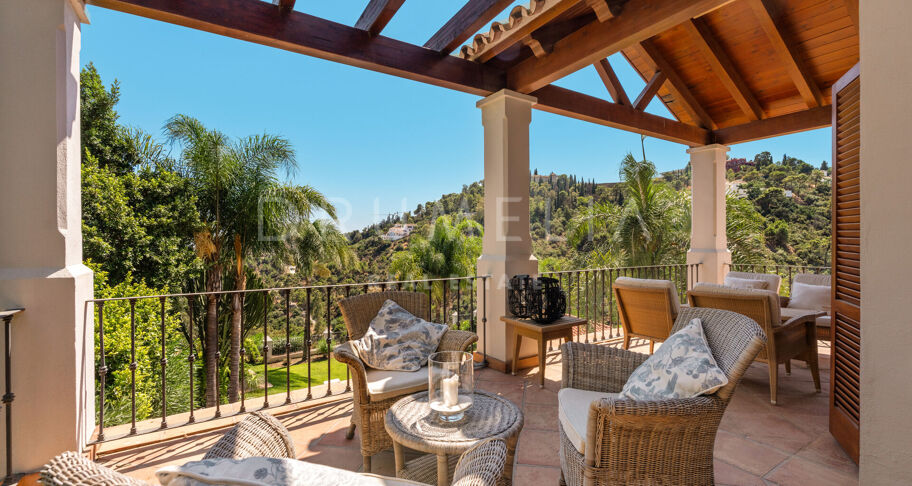 Andalusian Charm with Panoramic Horizons in El Madroñal, Benahavís