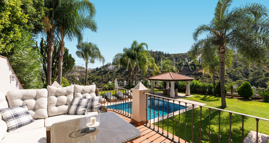 Andalusian Charm with Panoramic Horizons in El Madroñal, Benahavís