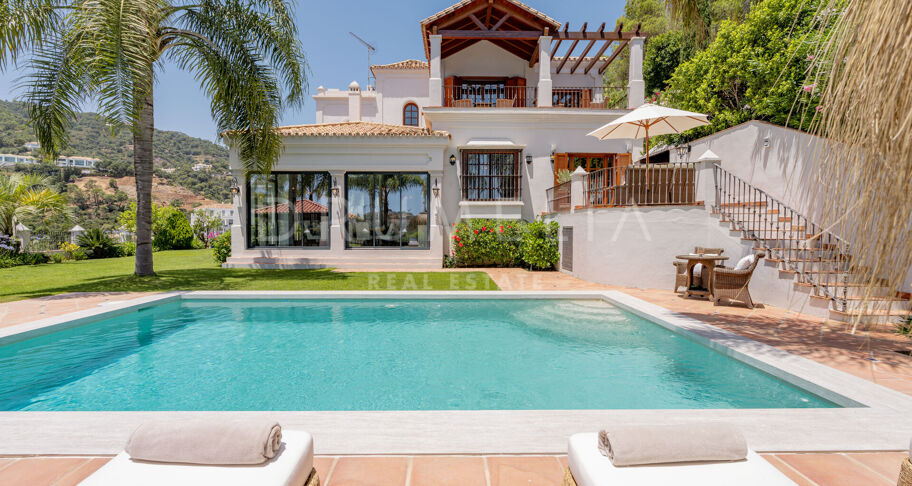 Andalusian Charm with Panoramic Horizons in El Madroñal, Benahavís