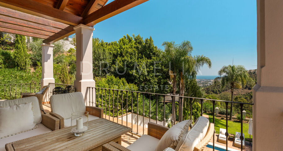 Andalusian Charm with Panoramic Horizons in El Madroñal, Benahavís