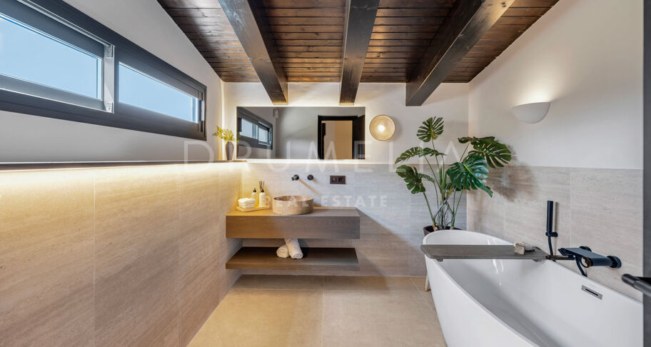 Luxury Renovated Villa with Andalusian Charm Just Minutes from Puerto Banús
