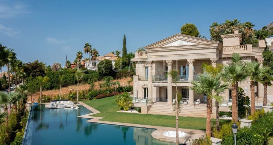 Hedendaagse Palaciale Villa met Panoramisch Uitzicht in Sierra Blanca, Marbella
