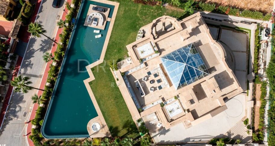 Hedendaagse Palaciale Villa met Panoramisch Uitzicht in Sierra Blanca, Marbella